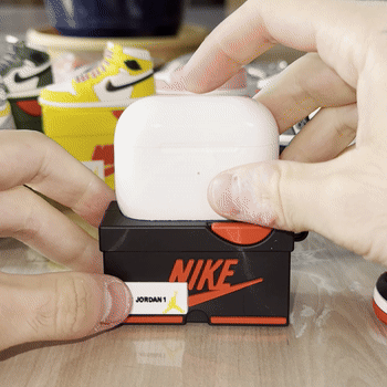Airpods case "Bred" | DRIP